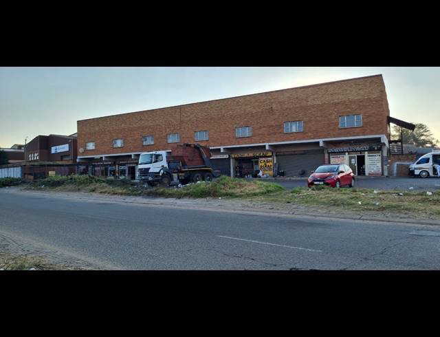 1,265M² BUILDING FOR SALE IN APEX
